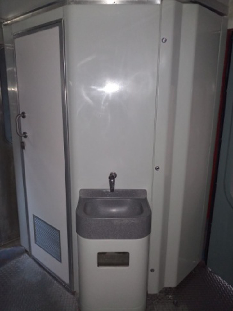 Toilet cabin